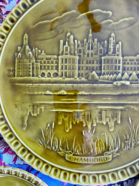 Ensemble Gien plat et 10 assiettes châteaux français