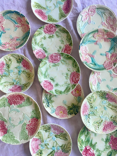 12 assiettes barbotine XIXeme