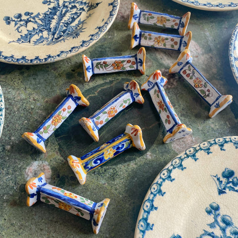 9 Porte couteaux faïence