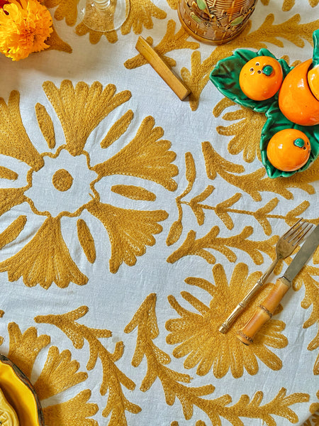 Nappe brodée or