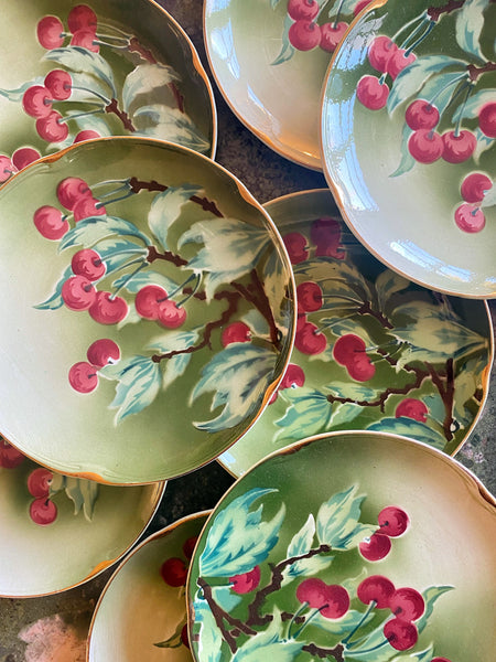 Ensemble plat et 12 assiettes Luneville modèle cerises