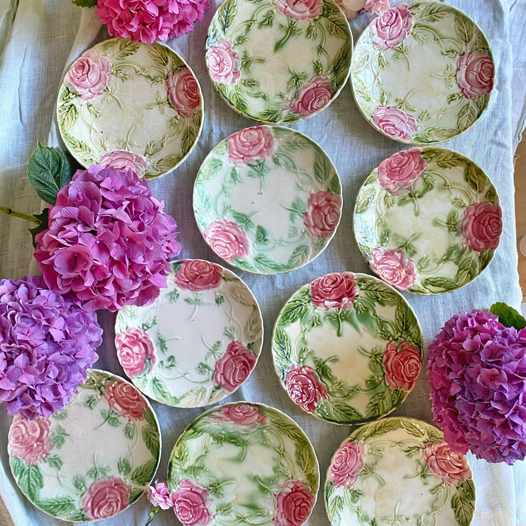 10 assiettes barbotine roses