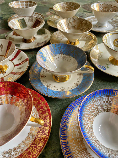 Ensemble de 10 tasses porcelaine