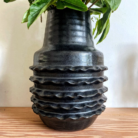 Vase céramique à collerettes