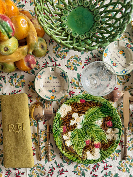 7 assiettes barbotine feuilles