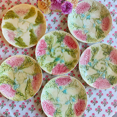 9 assiettes barbotine dahlias