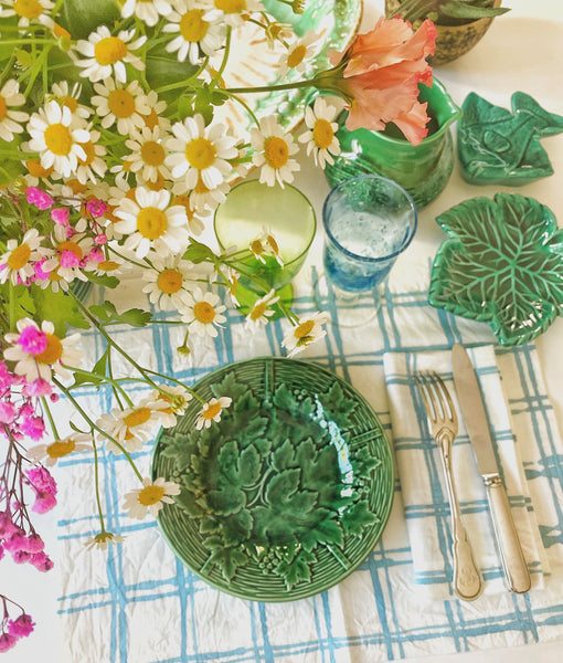 8 assiettes barbotine feuilles