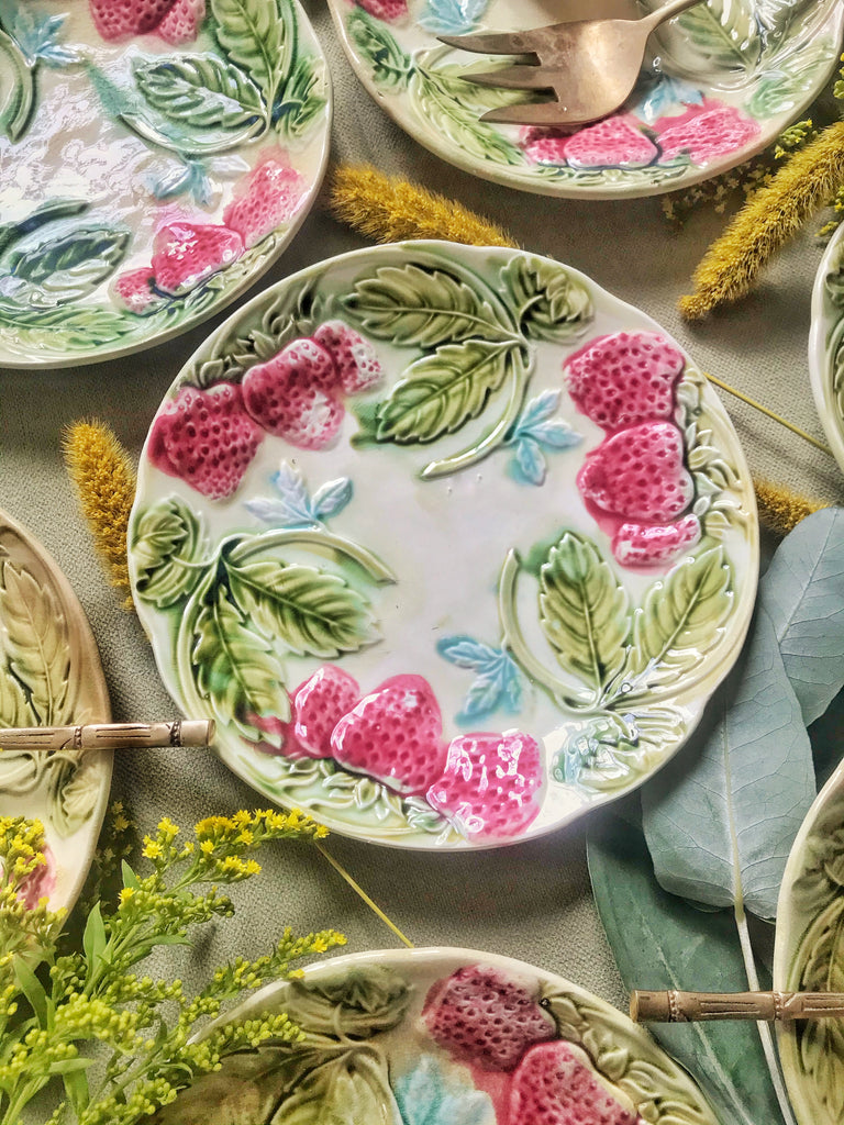 POUR SERVICE A fraises grand plat creux en barbotine Onnaing motifs aux fraises EUR 46,00 - FR POUR SERVICE A fraises grand plat creux en barbotine Onnaing motifs aux fraises EUR 46,00 - FR