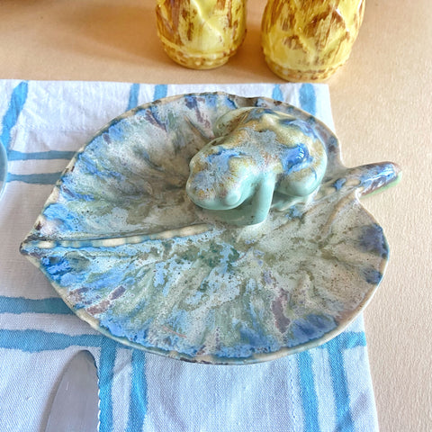 Céramique Grenouille sur feuille