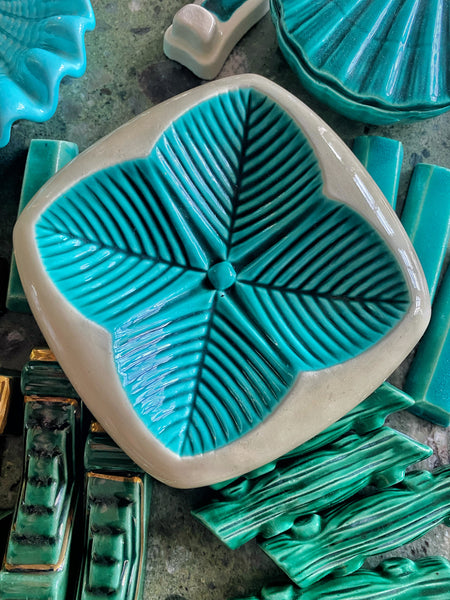 Vide poche feuille 1950
